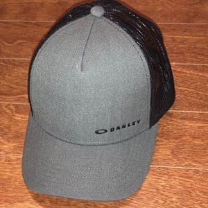 Oakley snap back